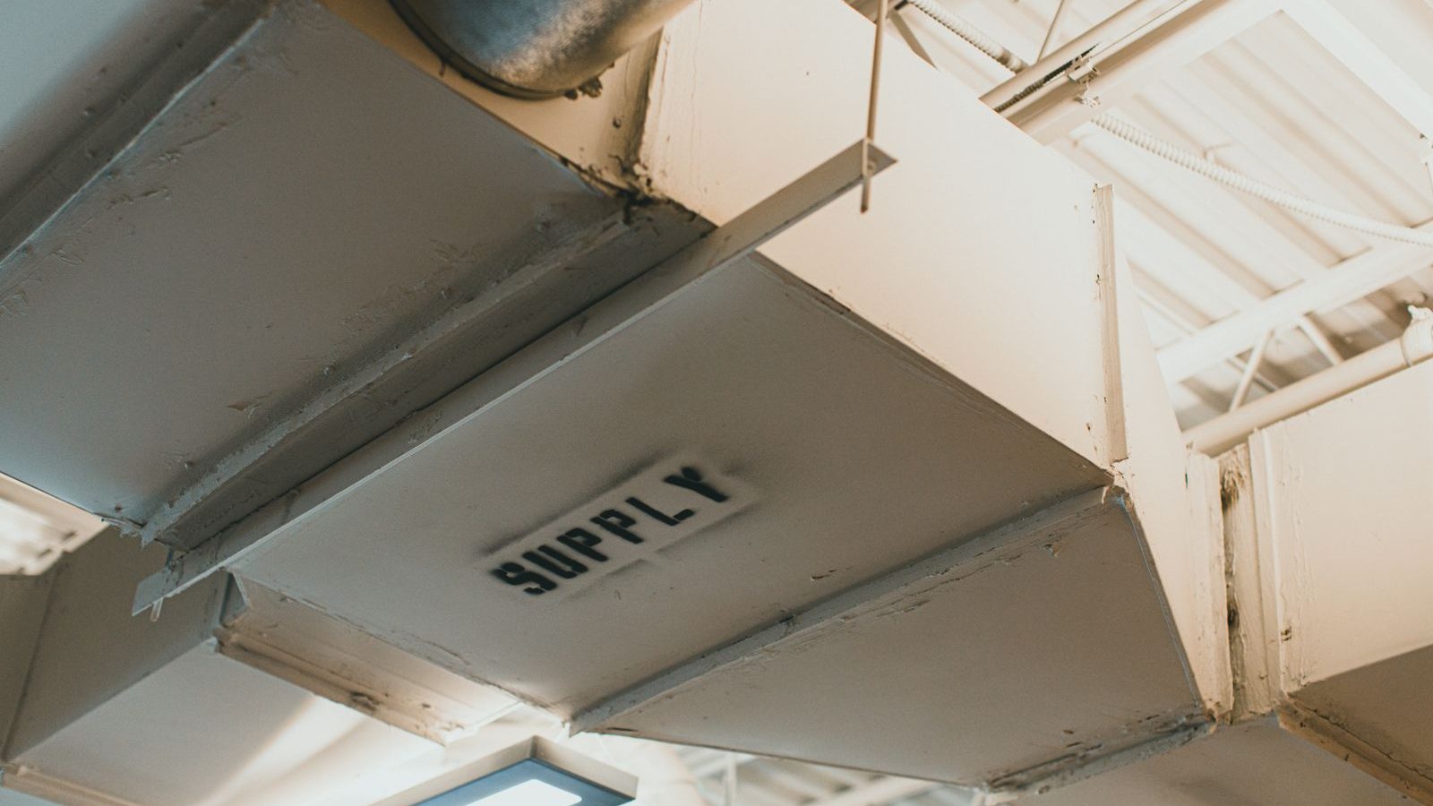 Supply air duct in a ceiling